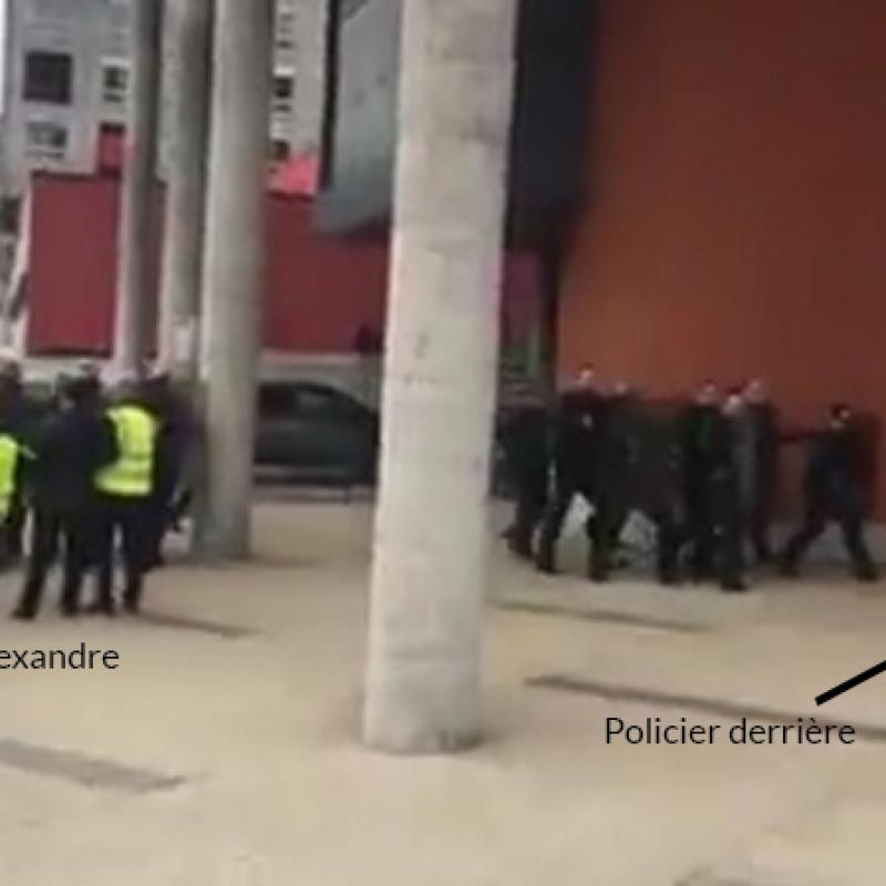 Policier en embuscade