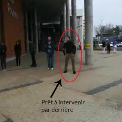 Policier en attente